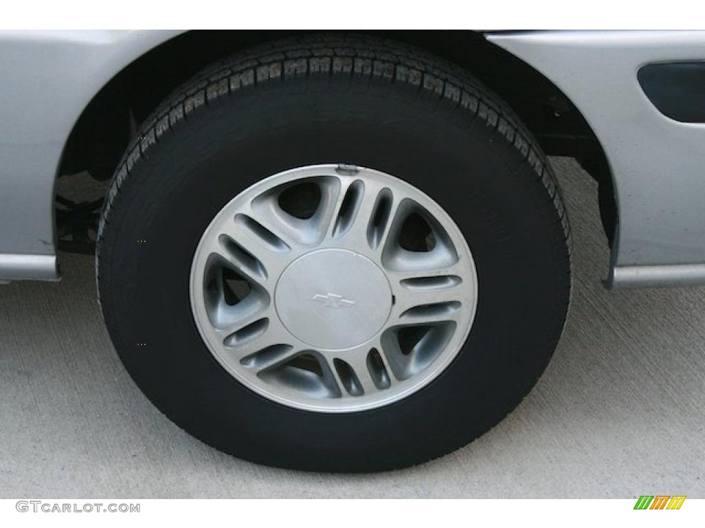 2001 Chevrolet Venture Standard Venture Model Wheel Photo #43489016
