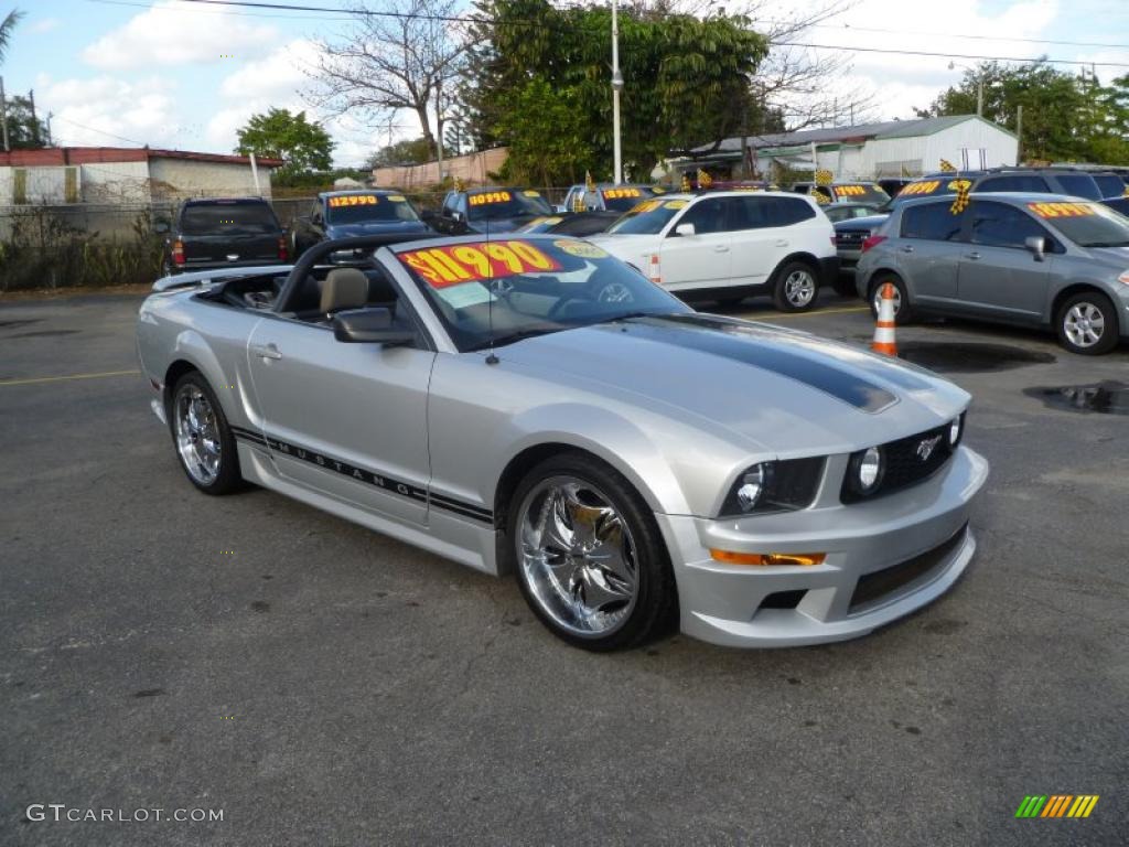 2005 Satin Silver Metallic Ford Mustang V6 Deluxe