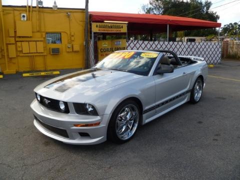 2005 Ford Mustang V6 Deluxe Convertible Data, Info and Specs