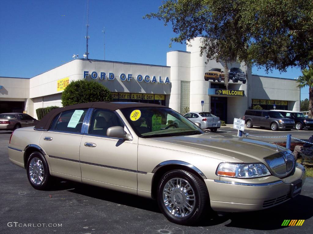 Light French Silk Metallic Lincoln Town Car