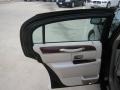 Black - Town Car Executive Photo No. 18