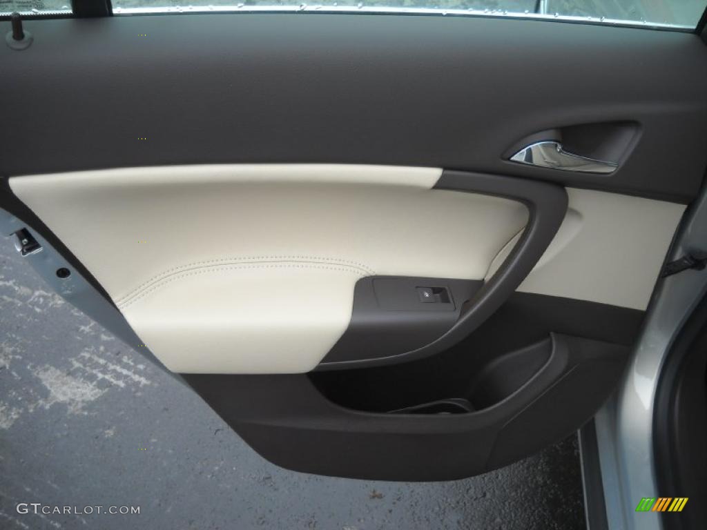 2011 Buick Regal CXL Cashmere Door Panel Photo #43505367