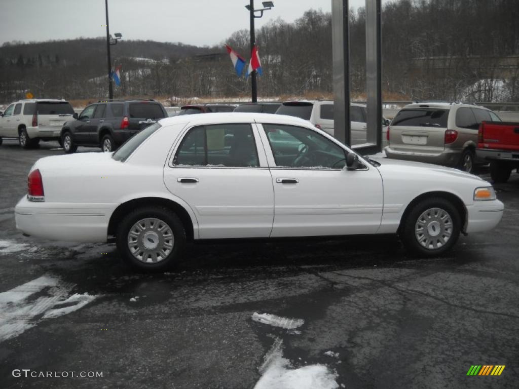 Vibrant White 2004 Ford Crown Victoria Police Interceptor Exterior Photo #43506596