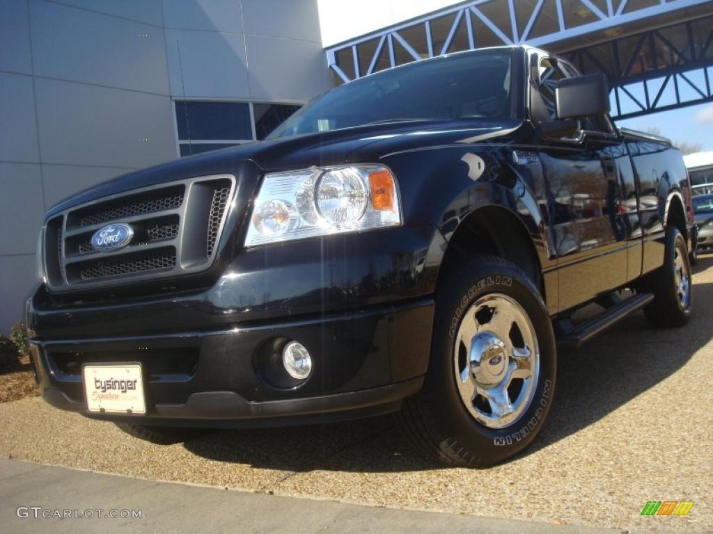 2006 F150 STX Regular Cab - Black / Medium/Dark Flint photo #1