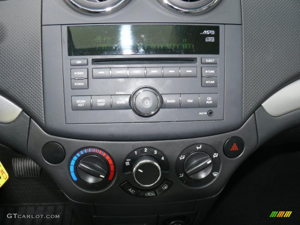2010 Chevrolet Aveo LT Sedan Controls Photo #43523168