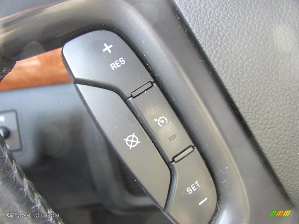 2007 Saturn Outlook XR AWD Controls Photo #43523391