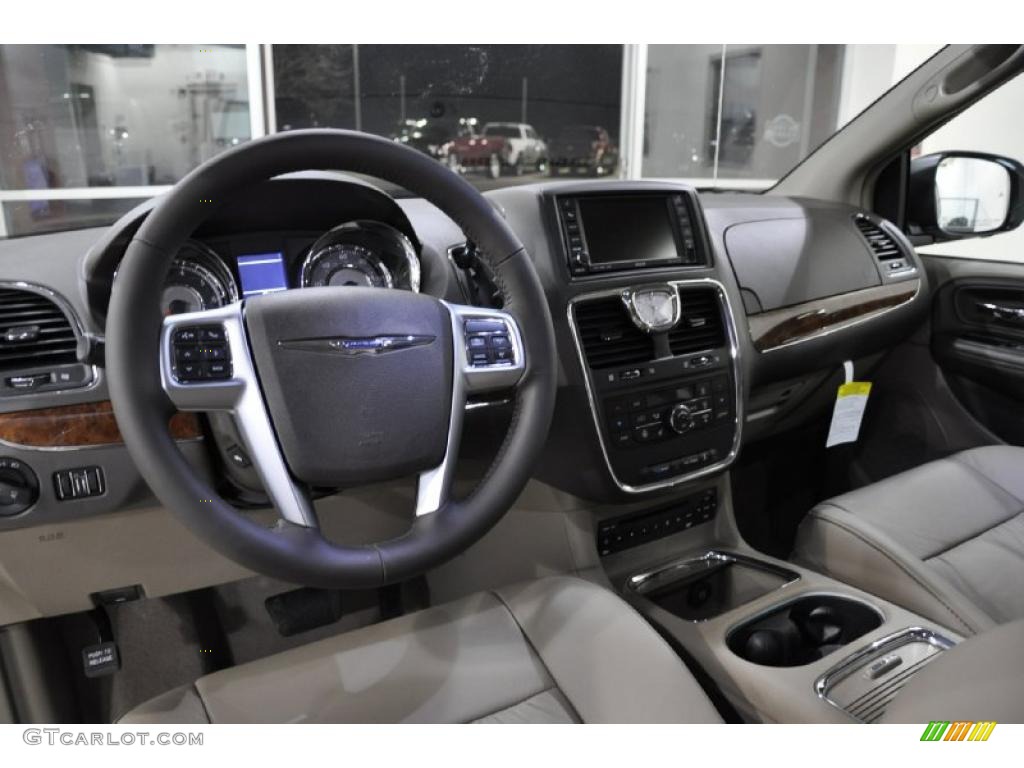Black/Light Graystone Interior 2011 Chrysler Town & Country Limited Photo #43530240