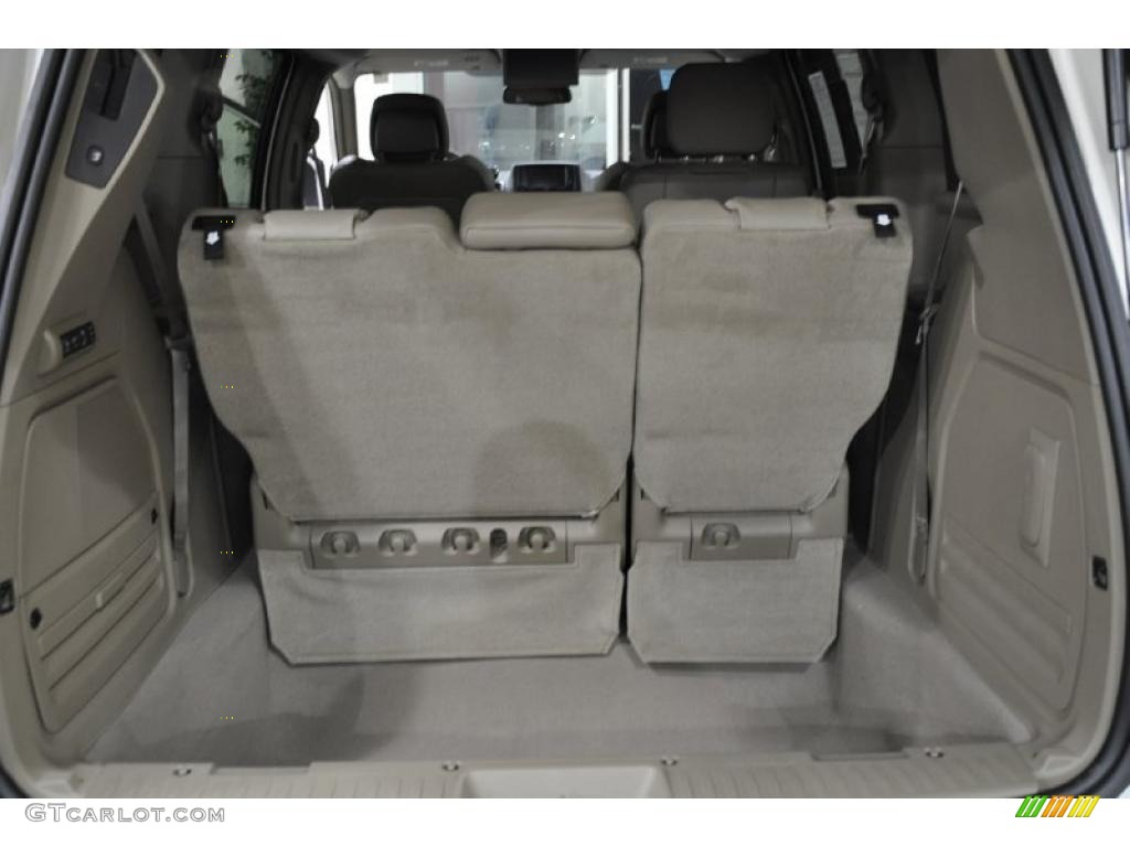 2011 Chrysler Town & Country Limited Trunk Photo #43530296
