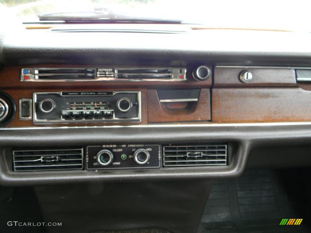 1971 Mercedes-Benz S Class 280SE 3.5 Sedan Controls Photo #43536546