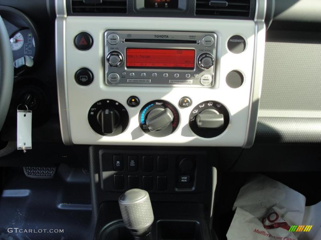 2011 Toyota FJ Cruiser Standard FJ Cruiser Model Controls Photo #43536950