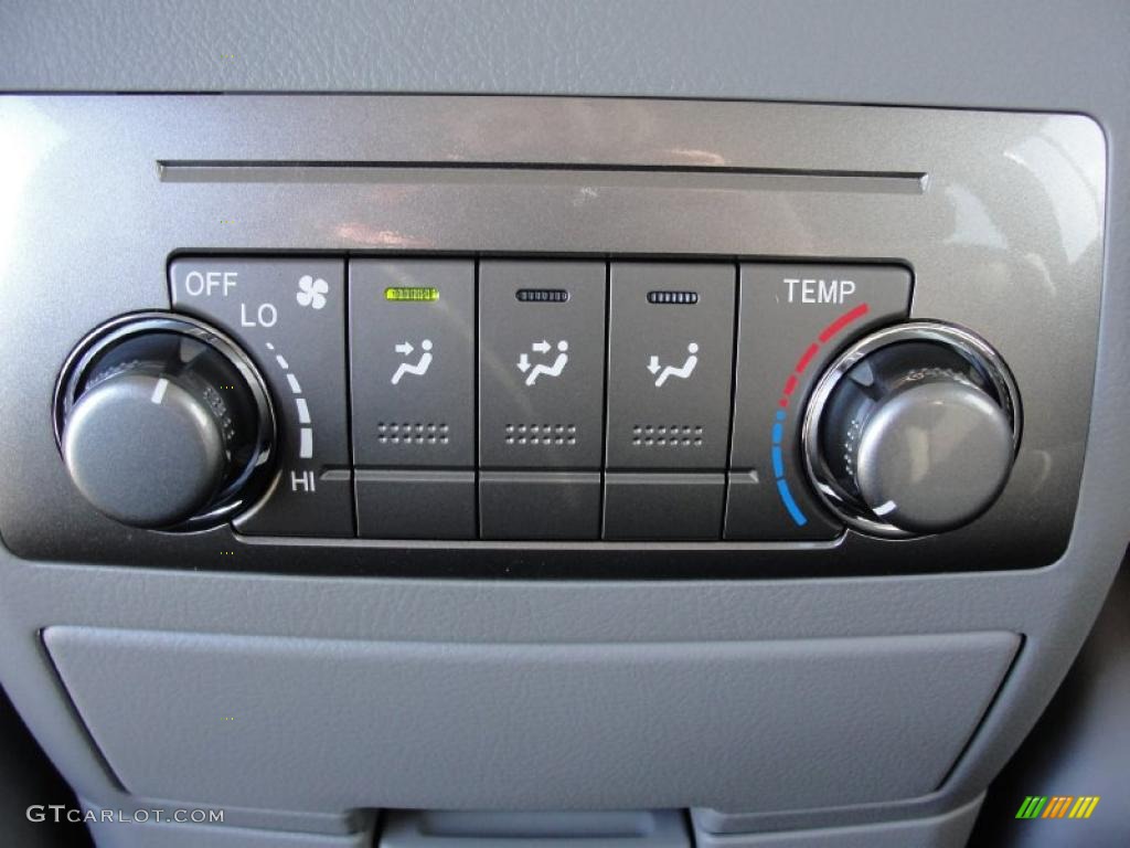 2011 Toyota Highlander V6 Controls Photo #43539367