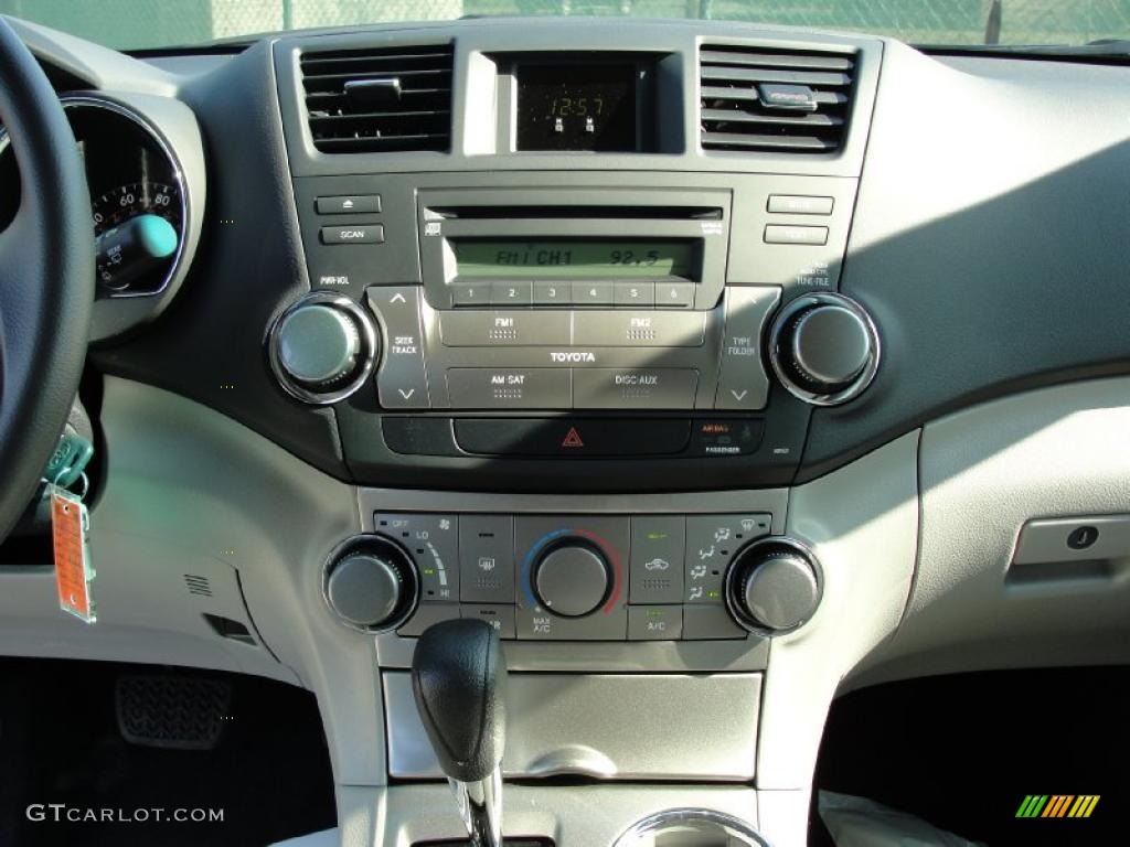 2011 Toyota Highlander V6 Controls Photo #43539391