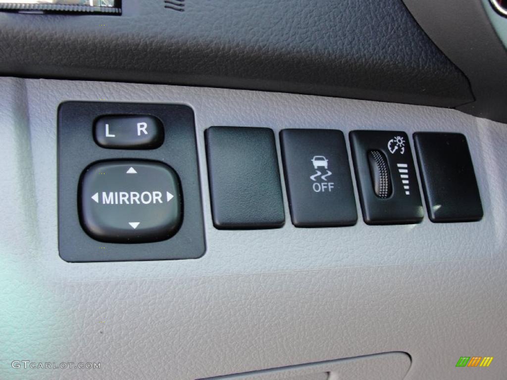 2011 Toyota Highlander V6 Controls Photos