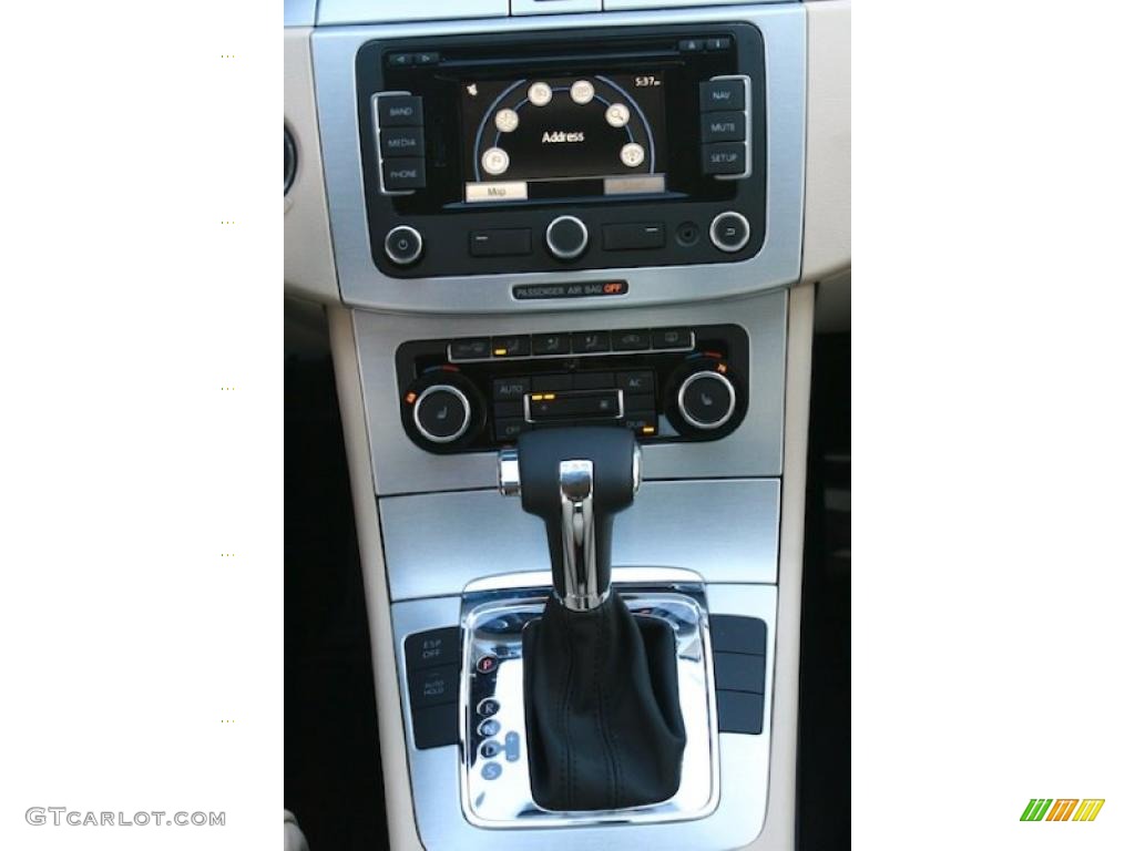 2011 Volkswagen CC Lux Controls Photo #43541936