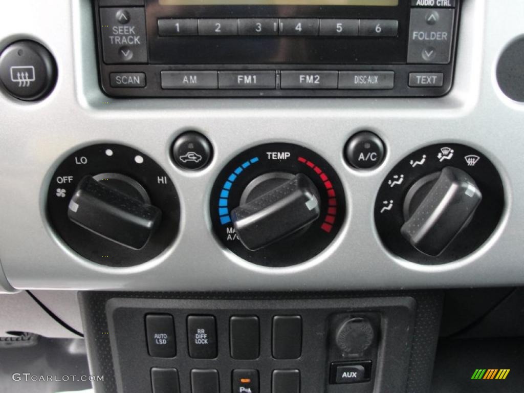 2008 Toyota FJ Cruiser Standard FJ Cruiser Model Controls Photo #43543512