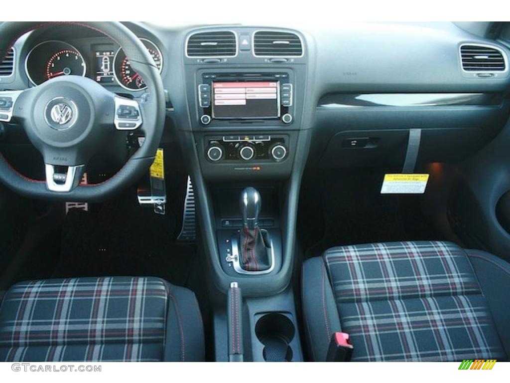 2011 Volkswagen GTI 4 Door Interlagos Plaid Cloth Dashboard Photo #43543872