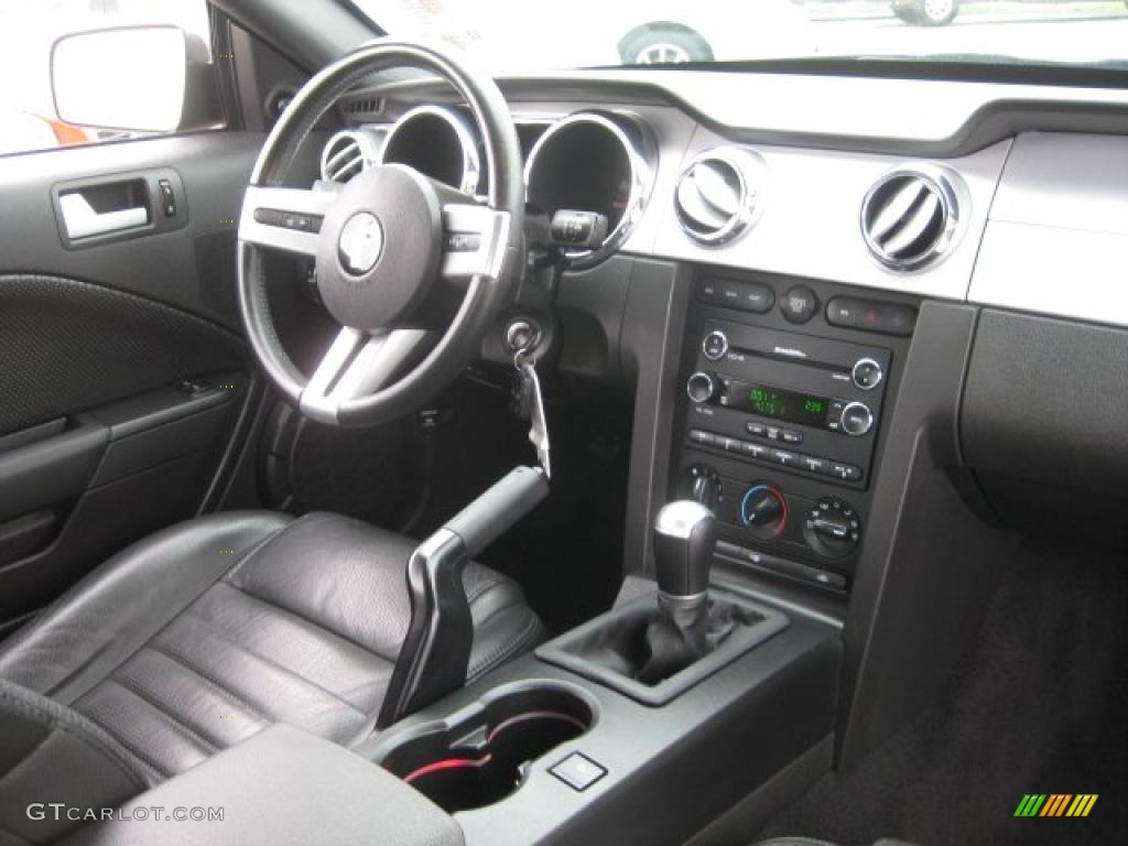 2008 Ford Mustang GT Deluxe Coupe Dark Charcoal Dashboard Photo #43551554