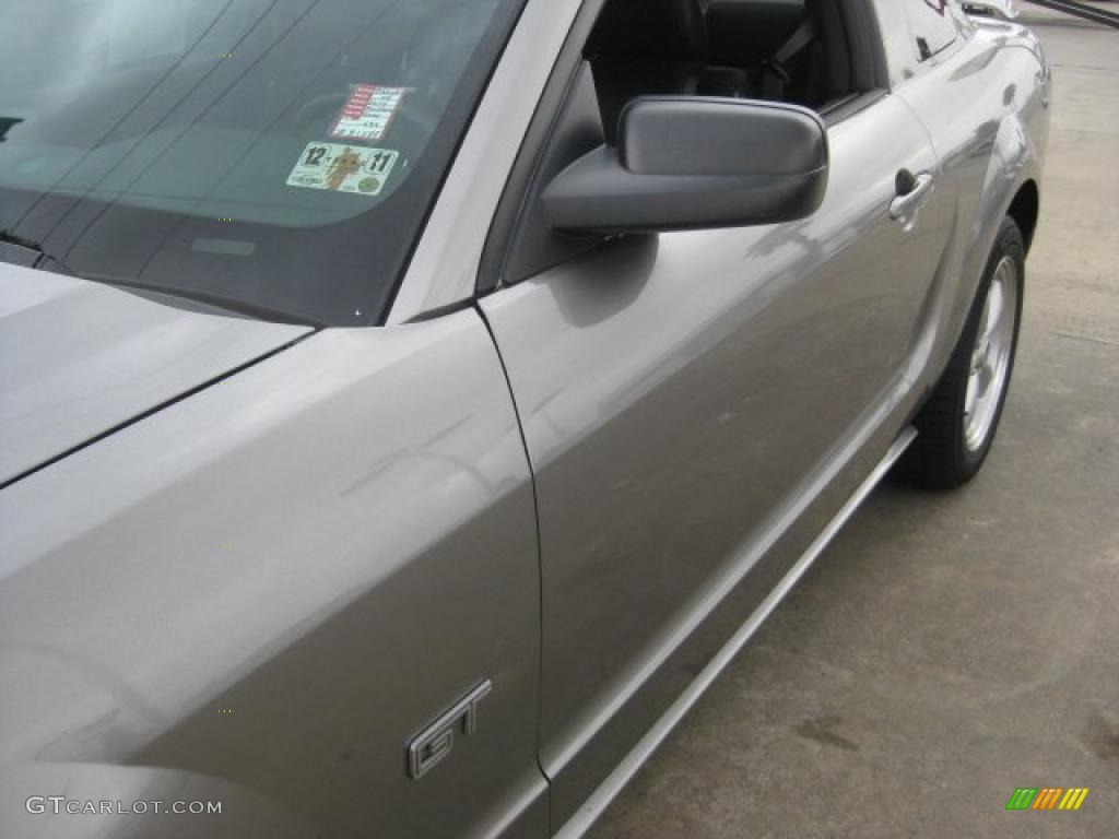 2008 Mustang GT Deluxe Coupe - Vapor Silver Metallic / Dark Charcoal photo #70