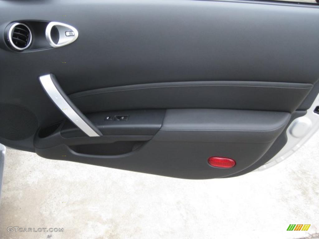 2006 Nissan 350Z Grand Touring Coupe Charcoal Leather Door Panel Photo #43553252