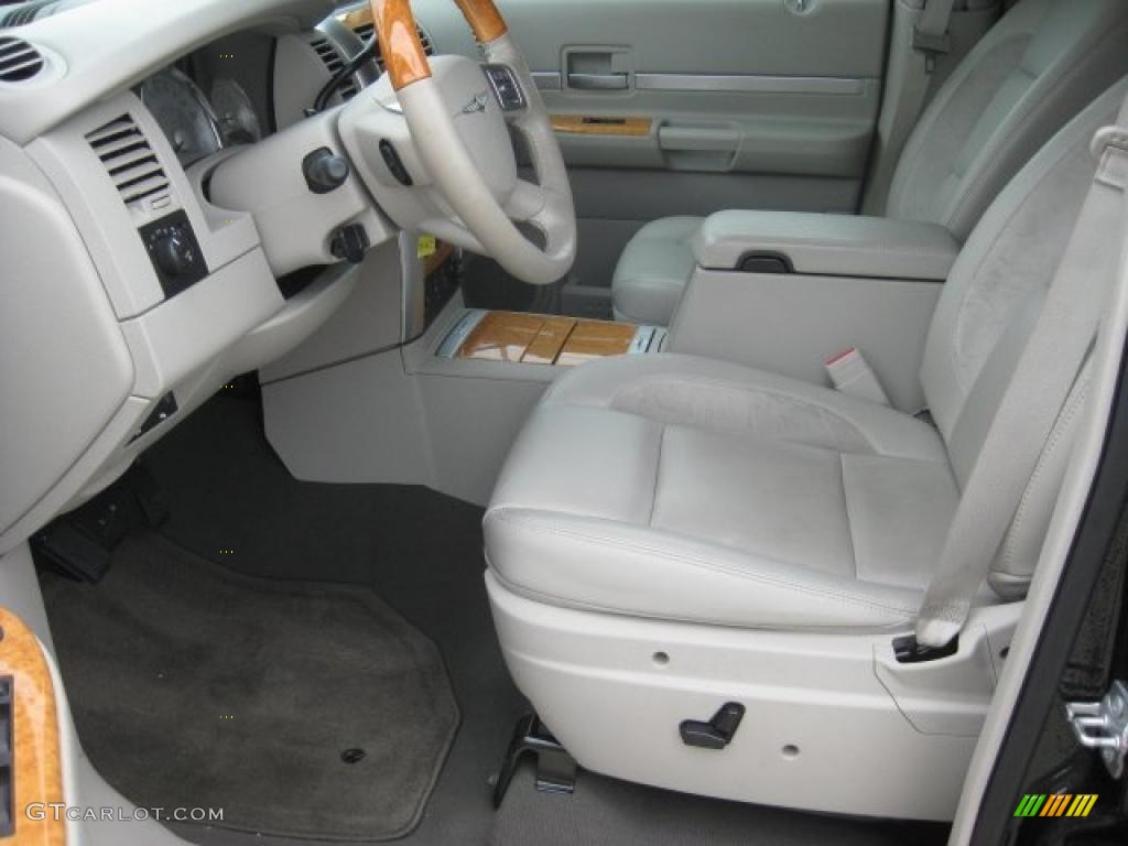 Light Graystone Interior 2009 Chrysler Aspen Limited Photo #43554049
