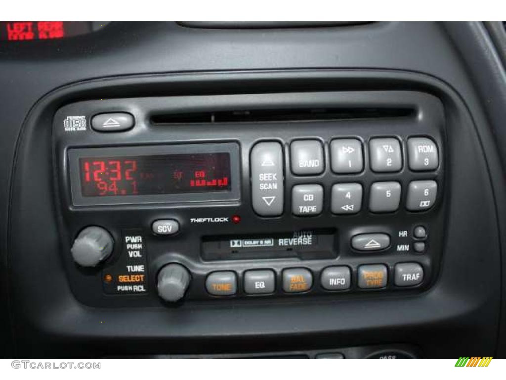 2002 Pontiac Bonneville SLE Controls Photo #43560514
