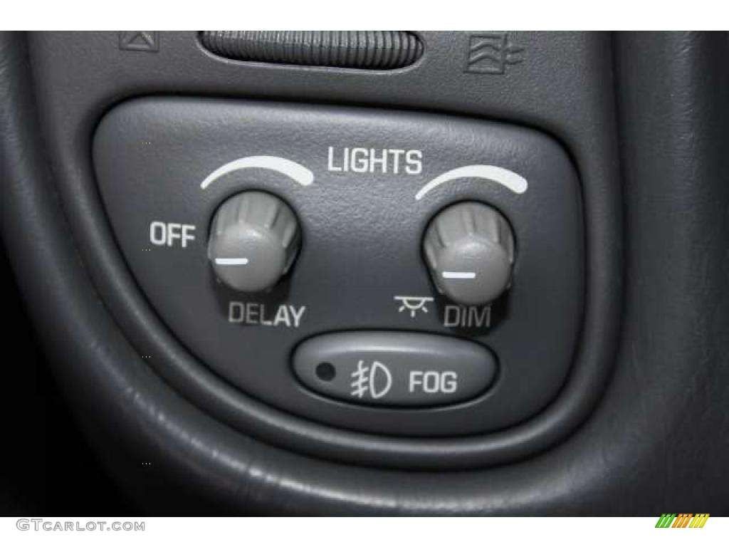 2002 Pontiac Bonneville SLE Controls Photo #43560566