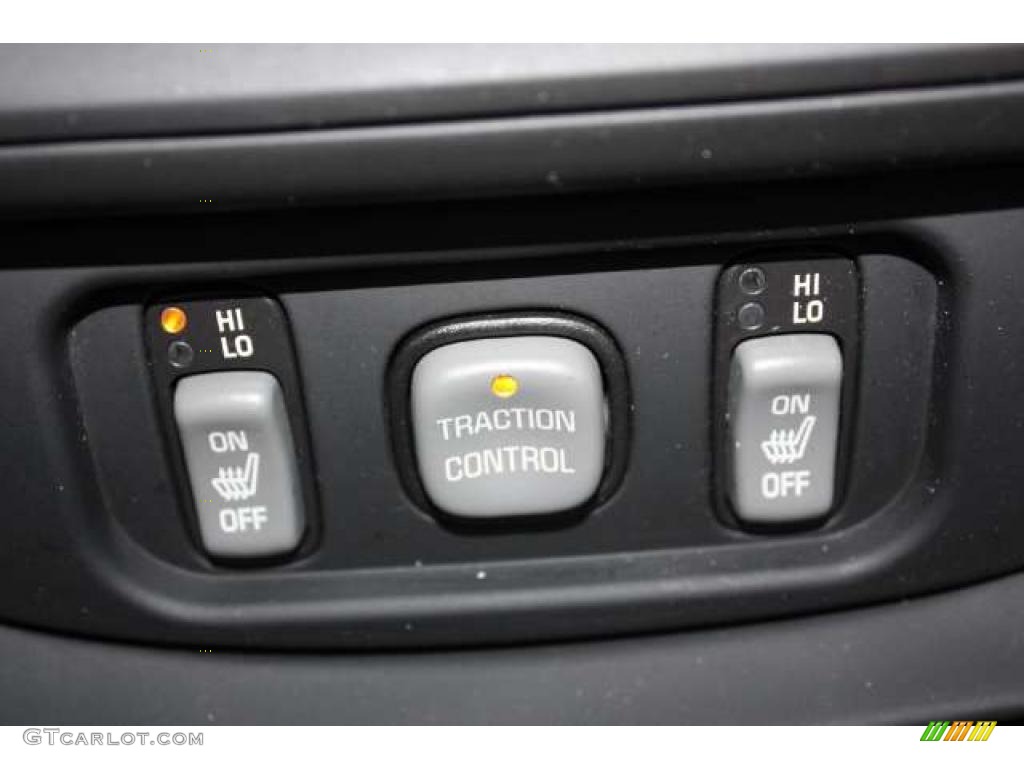 2002 Pontiac Bonneville SLE Controls Photo #43560582