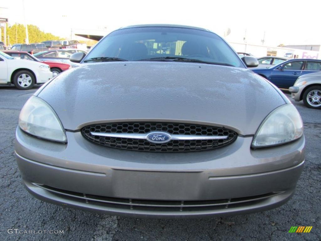 2002 Taurus SE - Arizona Beige Metallic / Medium Graphite photo #2