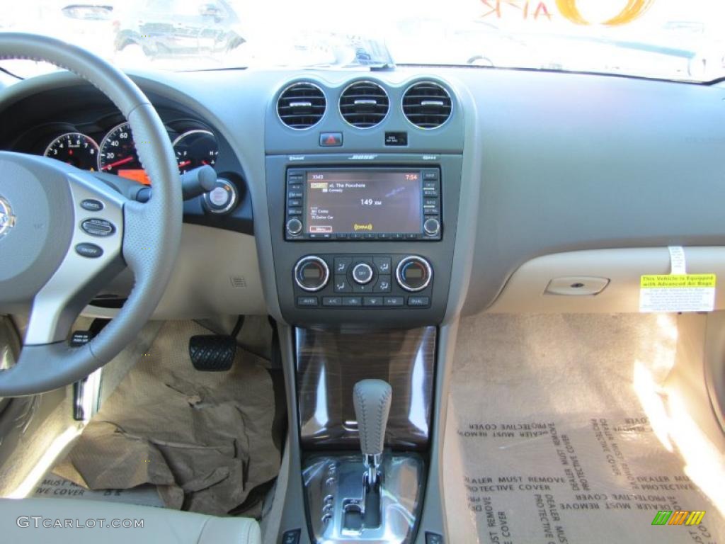 2011 Nissan Altima 3.5 SR Blond Dashboard Photo #43564990