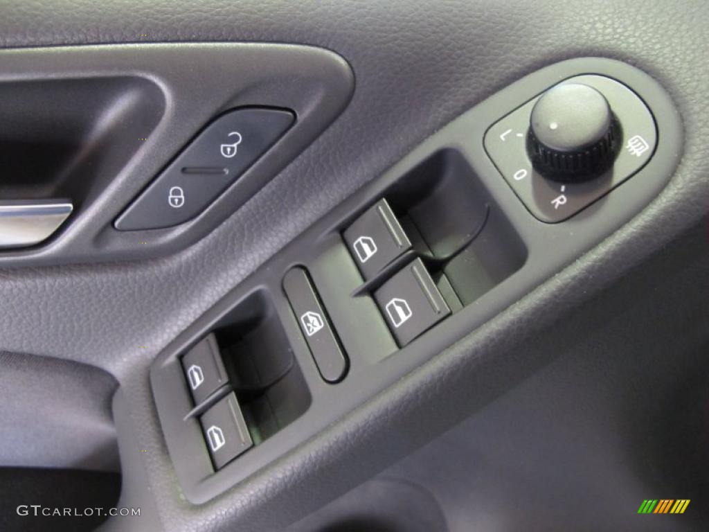 2010 Volkswagen Golf 4 Door Controls Photo #43570786