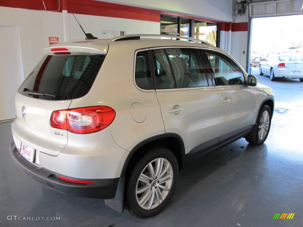 2011 Tiguan SE - Reflex Silver Metallic / Sandstone photo #4