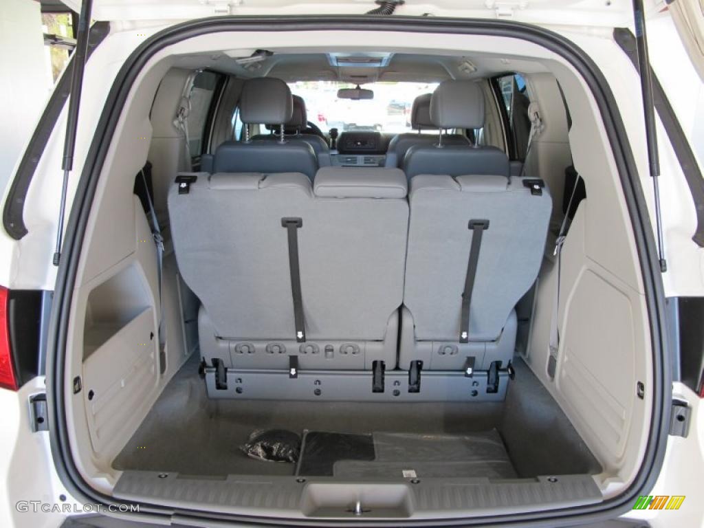 2011 Volkswagen Routan SE Trunk Photo #43573384