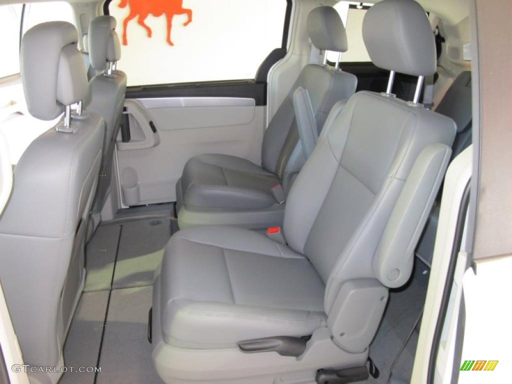 Aero Gray Interior 2011 Volkswagen Routan SE Photo #43573440