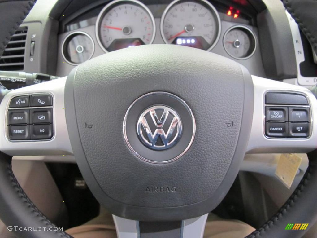 2011 Volkswagen Routan SE Aero Gray Steering Wheel Photo #43573496