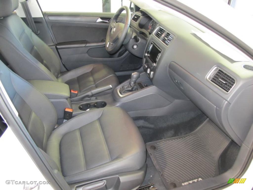 Titan Black Interior 2011 Volkswagen Jetta SE Sedan Photo #43573660