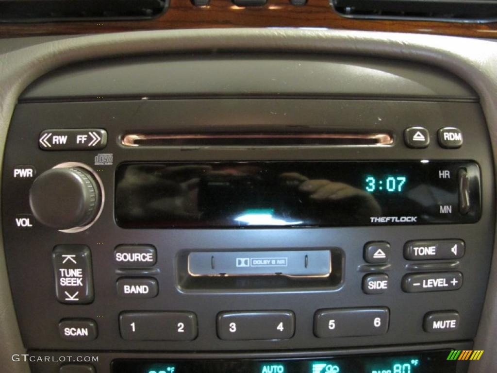 2001 Cadillac Seville SLS Controls Photo #43575592