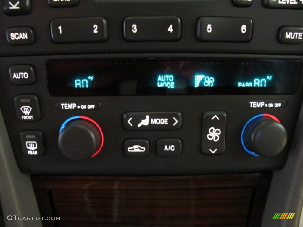 2001 Cadillac Seville SLS Controls Photo #43575608