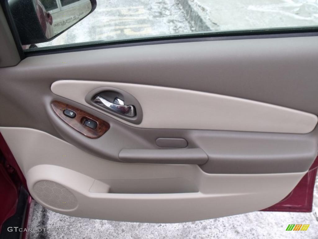 2004 Chevrolet Malibu LT V6 Sedan Neutral Door Panel Photo #43578994