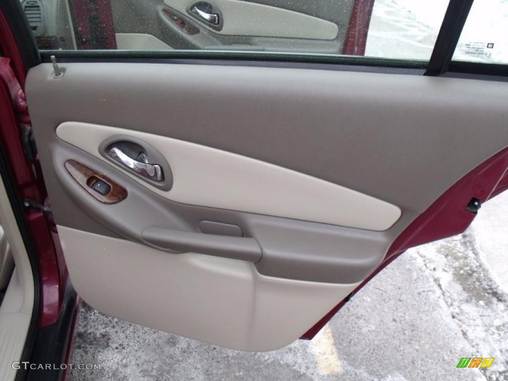 2004 Chevrolet Malibu LT V6 Sedan Neutral Door Panel Photo #43579010