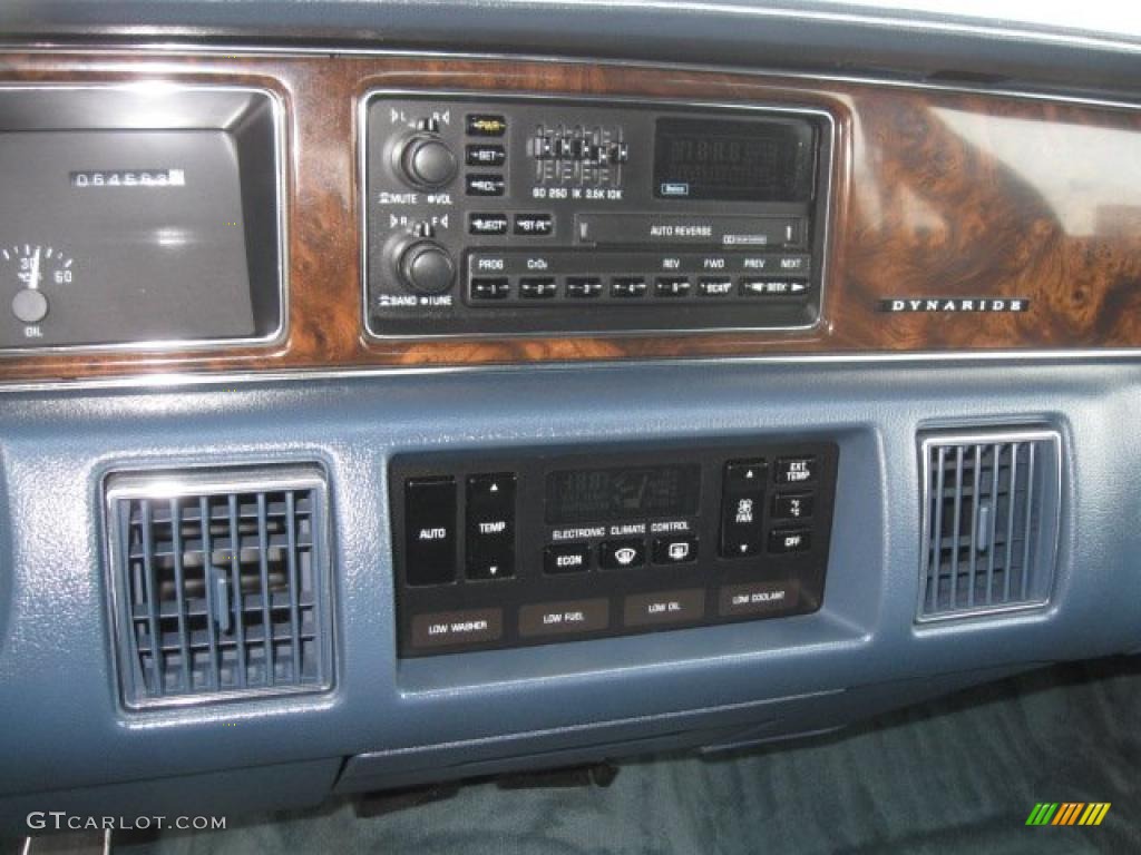1992 Buick Roadmaster Limited Controls Photo #43579390