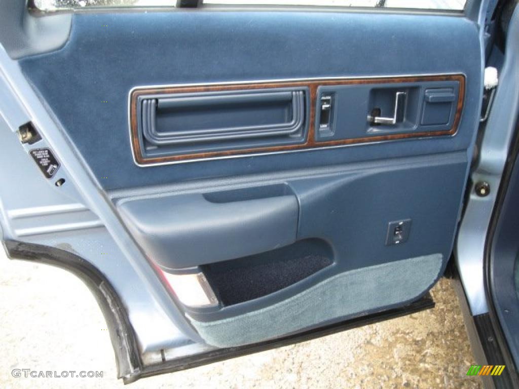 1992 Buick Roadmaster Limited Blue Door Panel Photo #43579402