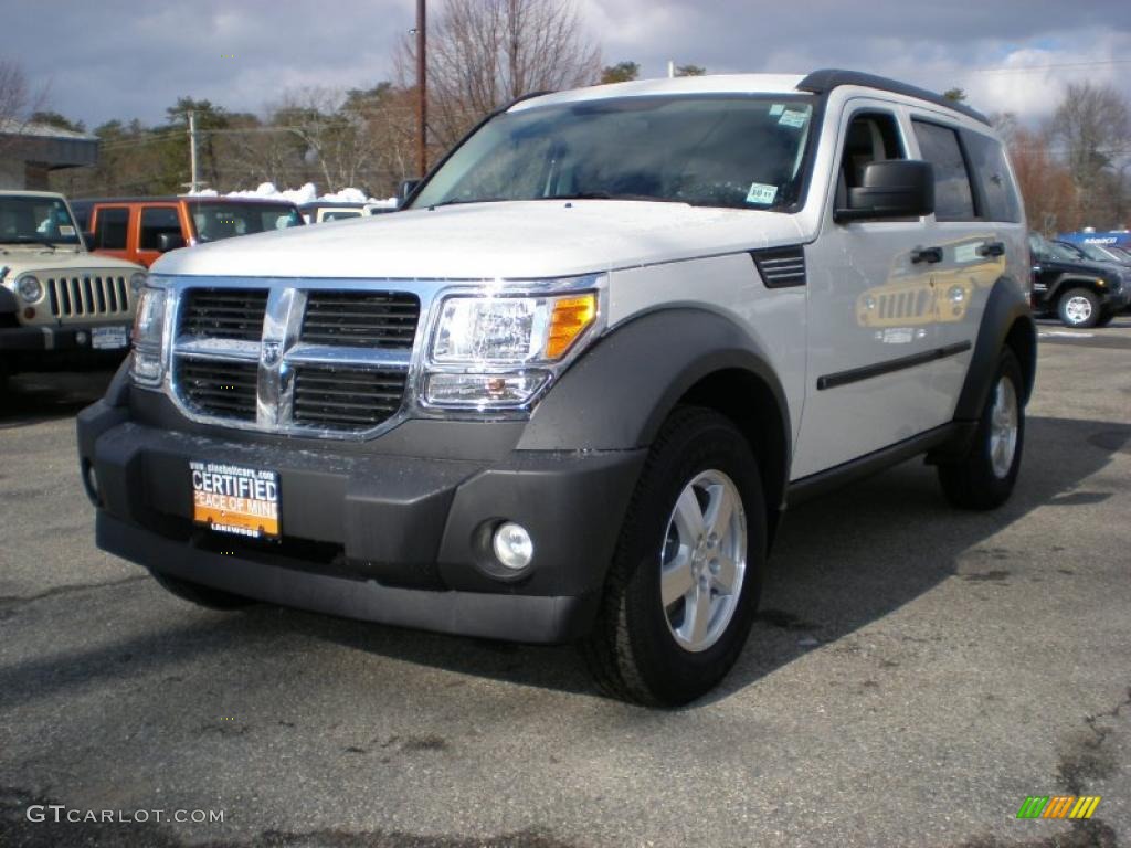 2007 Nitro SXT 4x4 - Stone White / Dark Slate Gray/Light Slate Gray photo #1