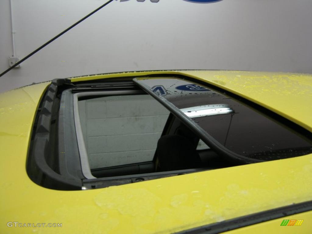 2005 Focus ZX3 SE Coupe - Egg Yolk Yellow / Charcoal/Charcoal photo #10