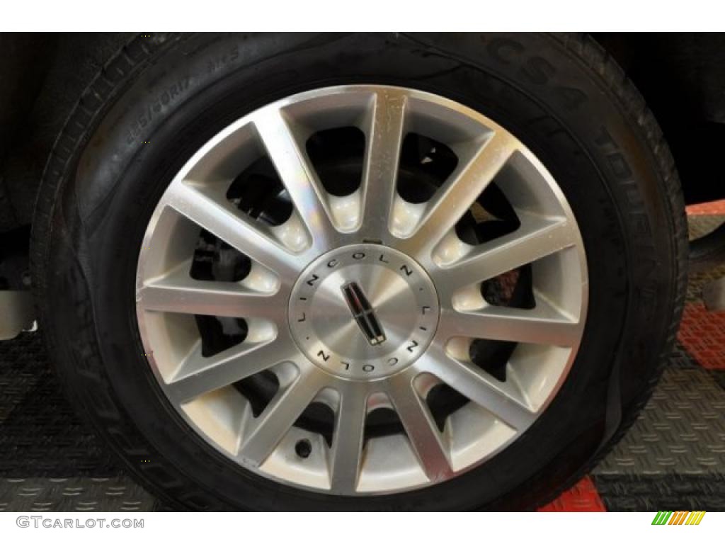 2006 Lincoln Town Car Signature Wheel Photo #43619067