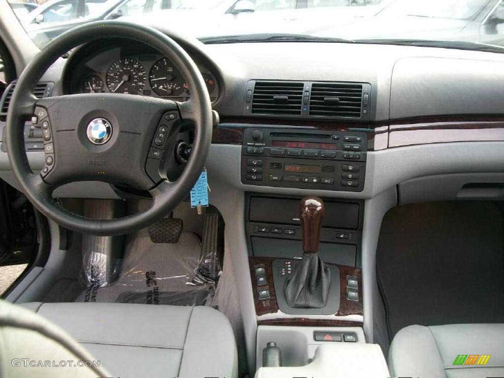 2003 3 Series 325xi Sedan - Jet Black / Grey photo #14