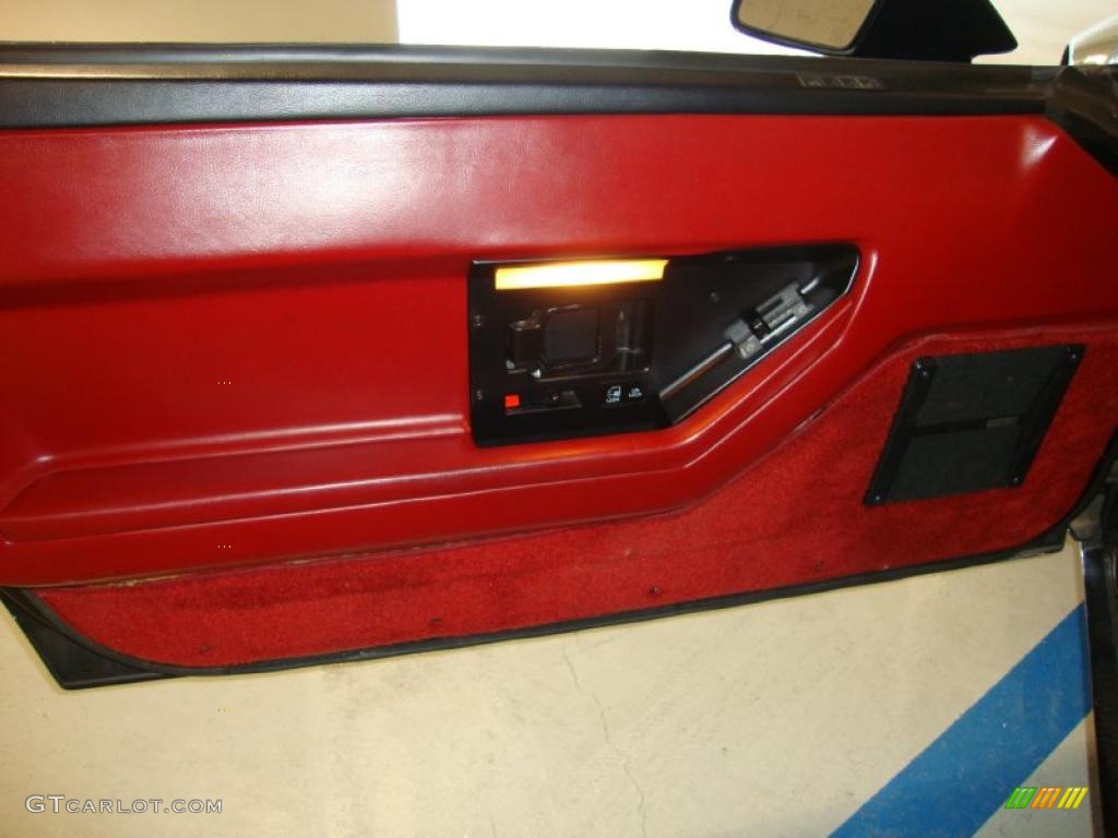 1985 Chevrolet Corvette Coupe Carmine Red Door Panel Photo #43625500