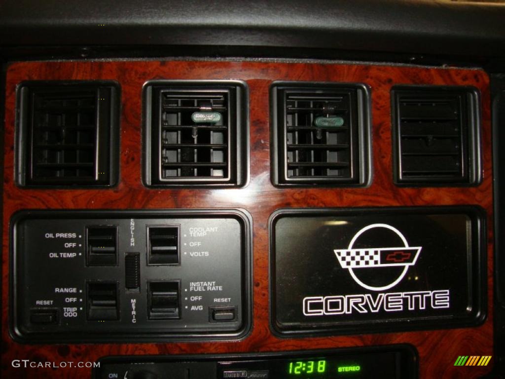 1985 Chevrolet Corvette Coupe Controls Photo #43625684