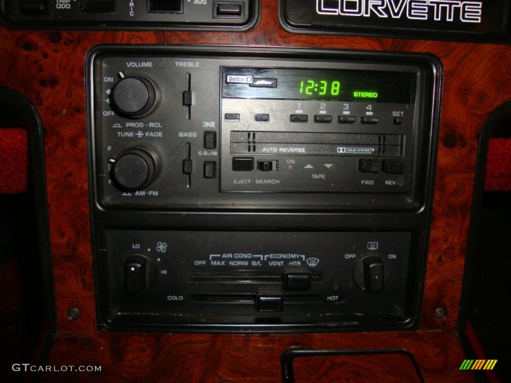 1985 Chevrolet Corvette Coupe Controls Photo #43625696
