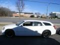 2006 Cool Vanilla Dodge Magnum SXT  photo #2