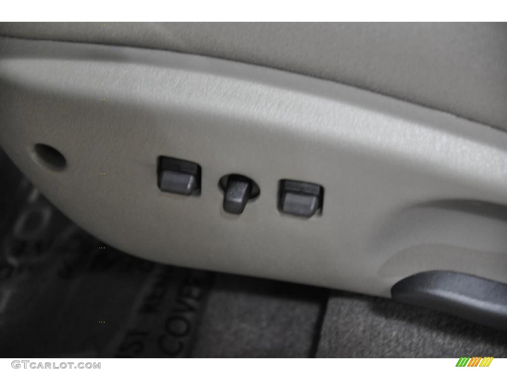2011 Dakota Big Horn Crew Cab - White Gold Metallic / Dark Khaki/Medium Khaki photo #10